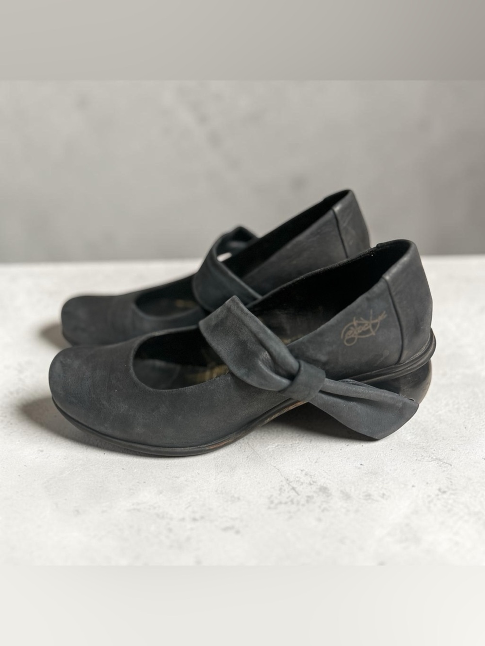 Rare Designer Eject-Singular Navy Blue Leather Maryjane Heels - Size 9